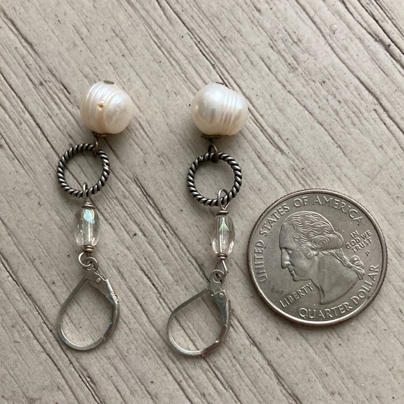 Sterling earrings with fresh water Pearl - Picture 3 of 4